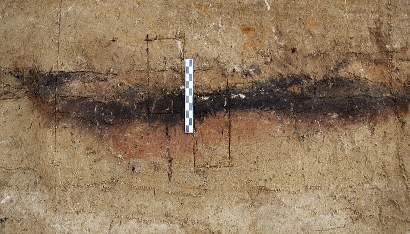 Fig. 1: Picture of a section through the large fireplace 1.